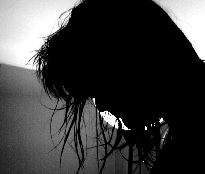 girl-in-light-darkness-1437166